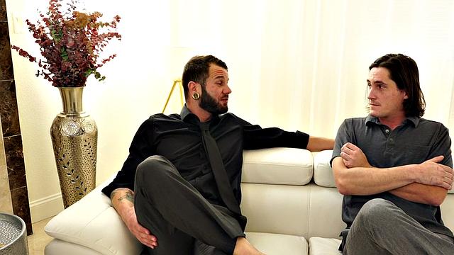 Татуированный качок жёстко пробивает ошарашенного пассива