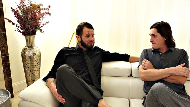 Татуированный качок жёстко пробивает ошарашенного пассива