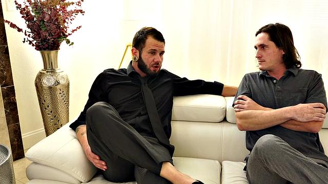 Татуированный качок жёстко пробивает ошарашенного пассива