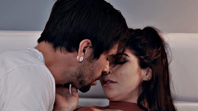 Cockriding bigbooty slut fucked by BWC in wet pussy hole