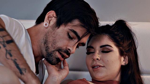 Cockriding bigbooty slut fucked by BWC in wet pussy hole