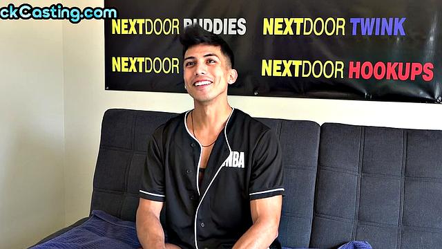 Amateur shredded solo stud jerks on casting