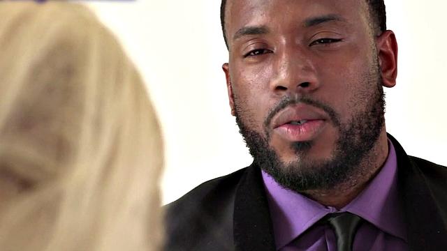 жаркая milf с большими сиськами отдается bbc в дерзком трио