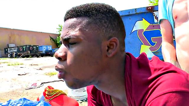 Ebony bottom picked by white top for outdoor anal