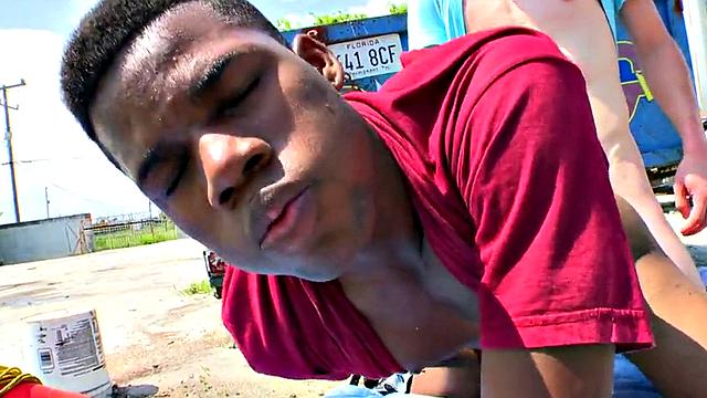 Ebony bottom picked by white top for outdoor anal