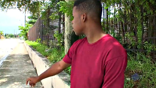 Ebony bottom picked by white top for outdoor anal