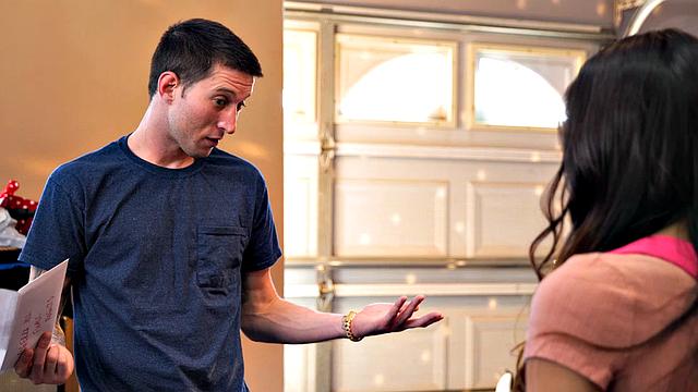 Милая студентка Лайна Мари нуждается в помощи с экзаменом и своей тугой киской