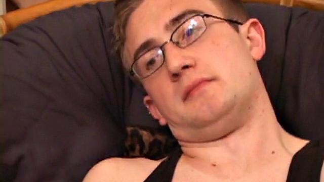 Shawn Cohen takes a solo break and gives himself a hand, because who else is going to do it for him?