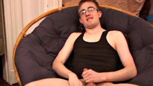 Shawn Cohen takes a solo break and gives himself a hand, because who else is going to do it for him?