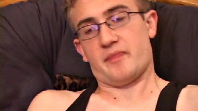 Shawn Cohen takes a solo break and gives himself a hand, because who else is going to do it for him?