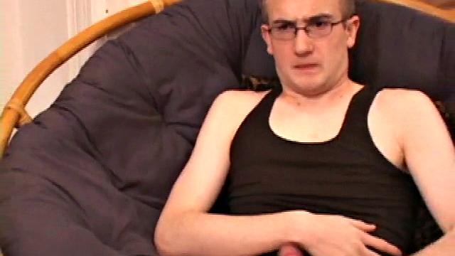 Shawn Cohen takes a solo break and gives himself a hand, because who else is going to do it for him?