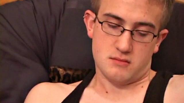 Shawn Cohen takes a solo break and gives himself a hand, because who else is going to do it for him?