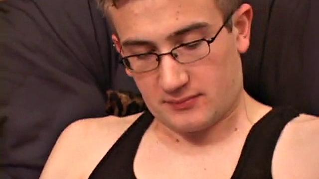 Shawn Cohen takes a solo break and gives himself a hand, because who else is going to do it for him?