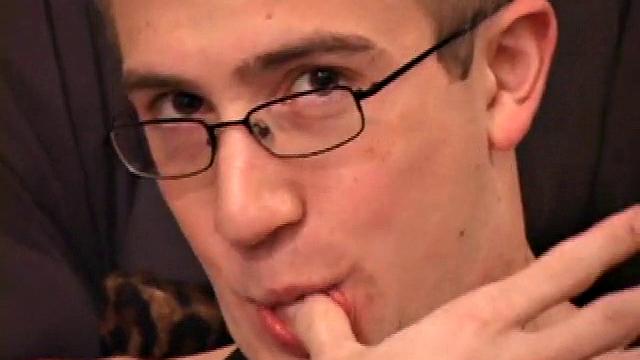 Shawn Cohen takes a solo break and gives himself a hand, because who else is going to do it for him?