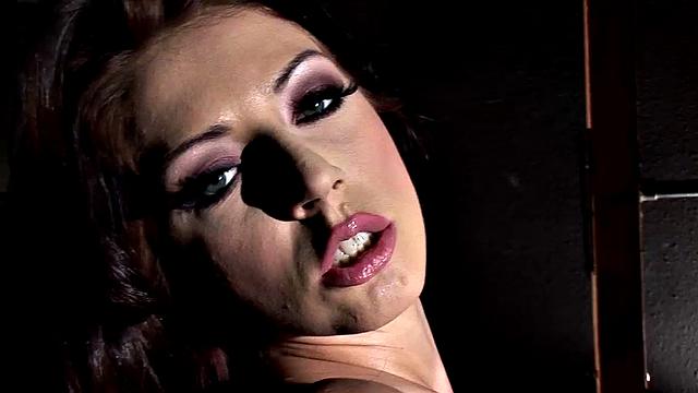 буфера мэрилин выпрыгивают из латекса, жопа тоже в деле