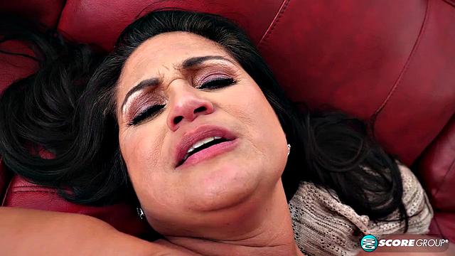 MILF Kailani Kai seals deal