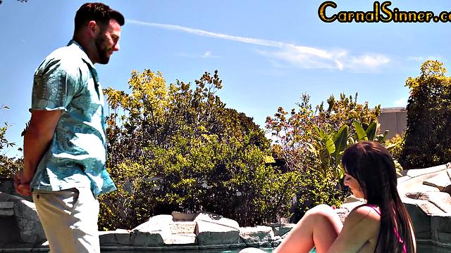 Nympho babe riding worker's cock outdoors and BJ