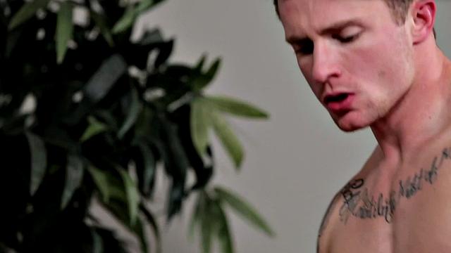 Bearded casting stud gets sucked before pounded