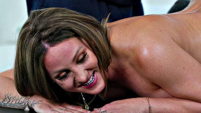 FANTASY MASSAGE - Masseur Can't Resist Betty Foxxx And Fucks Her Perfect Butthole