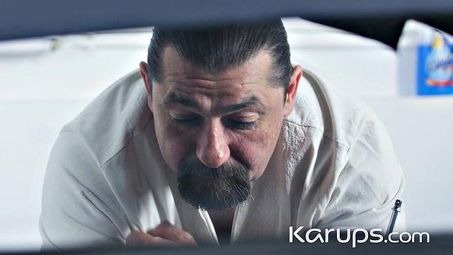 Каролина Карла решила, что рабочий день - отличный повод заняться сексом на камеру с любовником, пока никто не мешает.