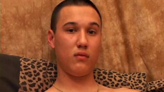 Арка подрочил стояком под порно, не сдержался и кончил