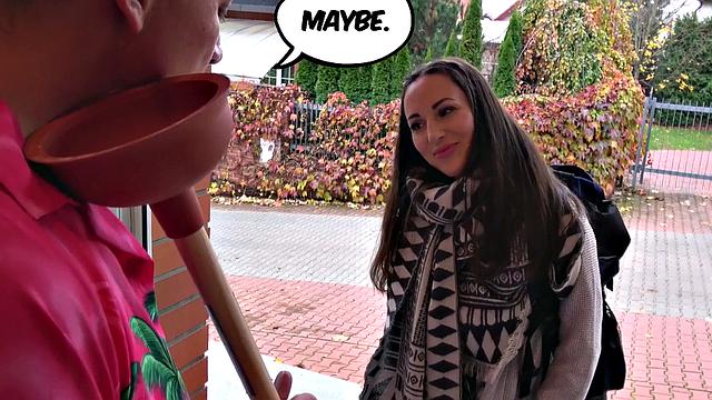 стройная русская распаляет тебя узкой киской и дразнящими движениями