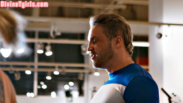 Roundbooty trans pounded in gym