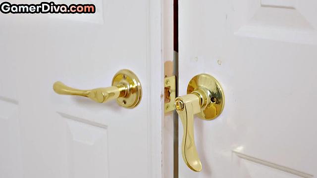 Glasses gamer sharing cock in 3some