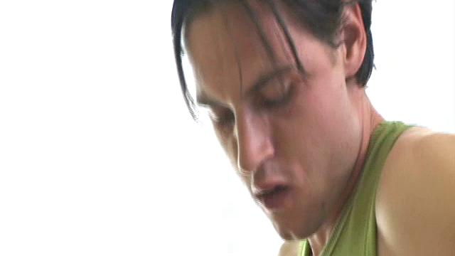 Томми Сем и Йирка Горан трахаются без резинки и делают минет друг другу.