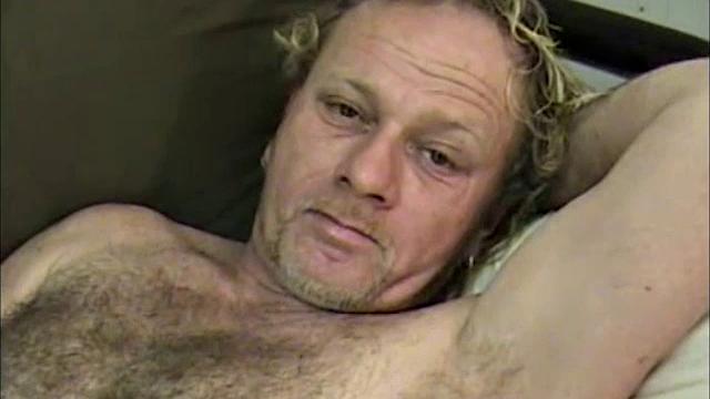 Уоррен дрочит как будто список покупок забыл