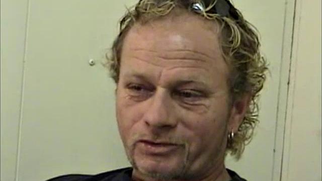 Уоррен дрочит как будто список покупок забыл