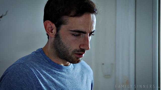 Докторша Сильвия Сайдж проверяет здоровье племянника и не сдерживается в страсти!