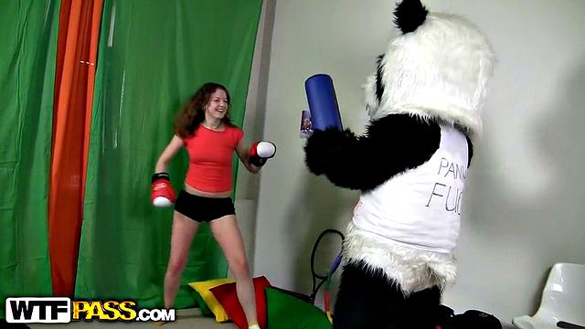 Sporty 18 year old girl fucks