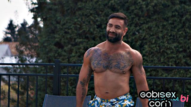 Nasty chick pussypounded outdoor 3some