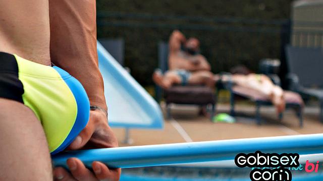 Nasty chick pussypounded outdoor 3some