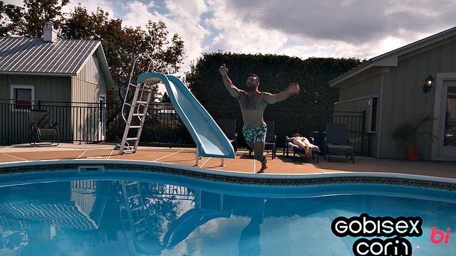 Nasty chick pussypounded outdoor 3some