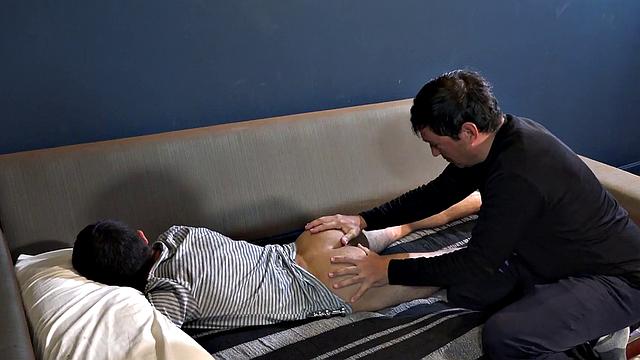 Barebacking daddy fucks twink's asshole till cumshot