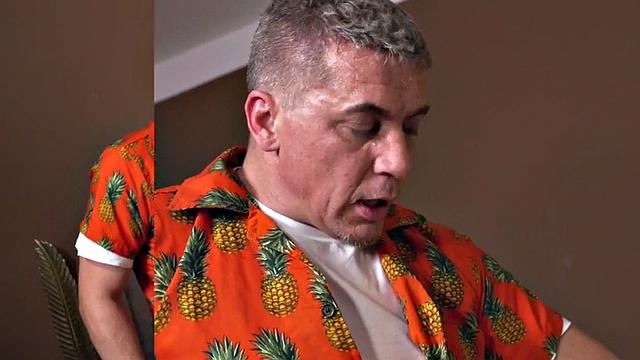 21yo hostel girls fucked in threeway by nice dick