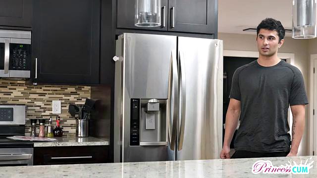 My Stepsister's Moaning - S9:E7