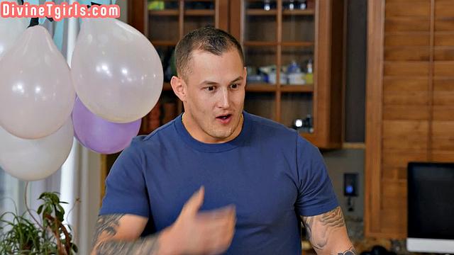 Big ebony TS babe gets anal penetrated