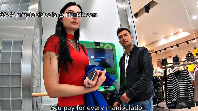 хитрый охотник кидает биткоины и рвет зрелую жену в офисе