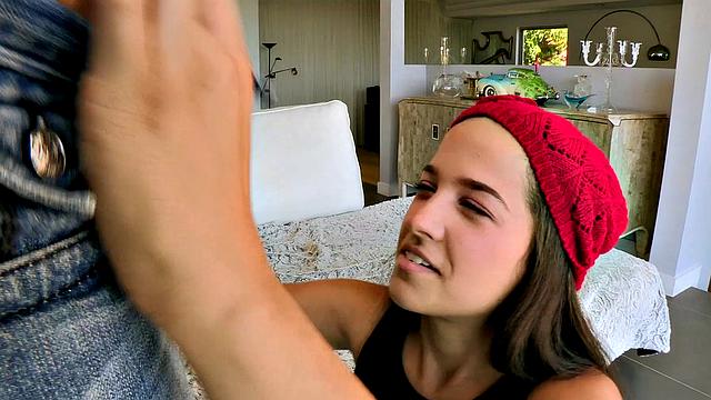 латинка с гладкой писькой крутит pov: грубо в догги и рукой добавляет