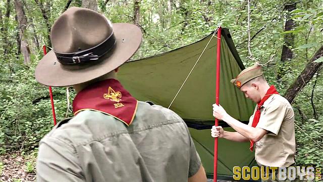 SCOUT NOAH - Pitching a Tent