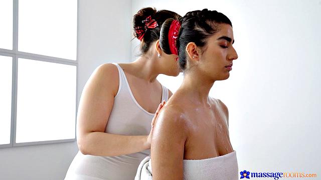 Hot masseuse thrills cute Asian