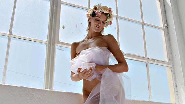 June's Solo Masturbation Session: Tattooed Teen in High Heels Gets Her Pussy Gaped and Gaped Again