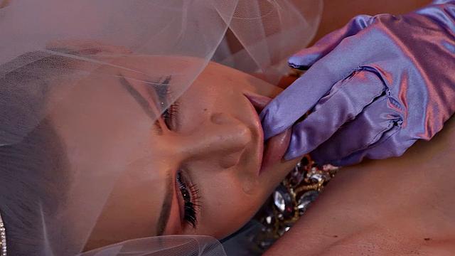 June's Solo Masturbation Session: Tattooed Teen in High Heels Gets Her Pussy Gaped and Gaped Again