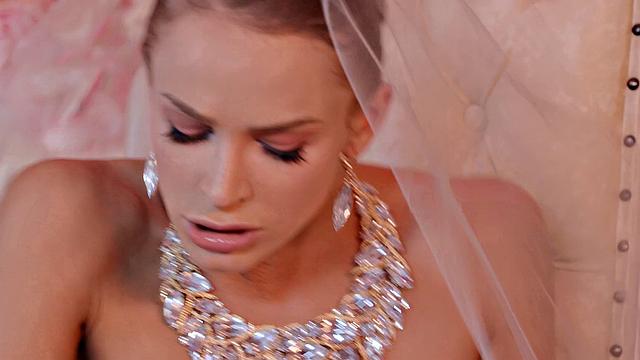 June's Solo Masturbation Session: Tattooed Teen in High Heels Gets Her Pussy Gaped and Gaped Again