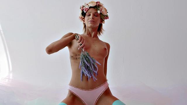 June's Solo Masturbation Session: Tattooed Teen in High Heels Gets Her Pussy Gaped and Gaped Again