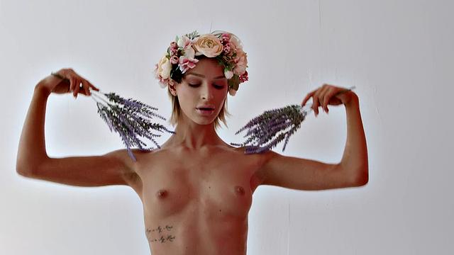 June's Solo Masturbation Session: Tattooed Teen in High Heels Gets Her Pussy Gaped and Gaped Again