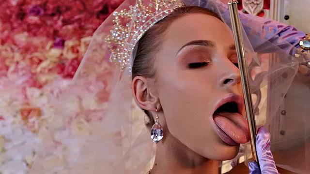 June's Solo Masturbation Session: Tattooed Teen in High Heels Gets Her Pussy Gaped and Gaped Again